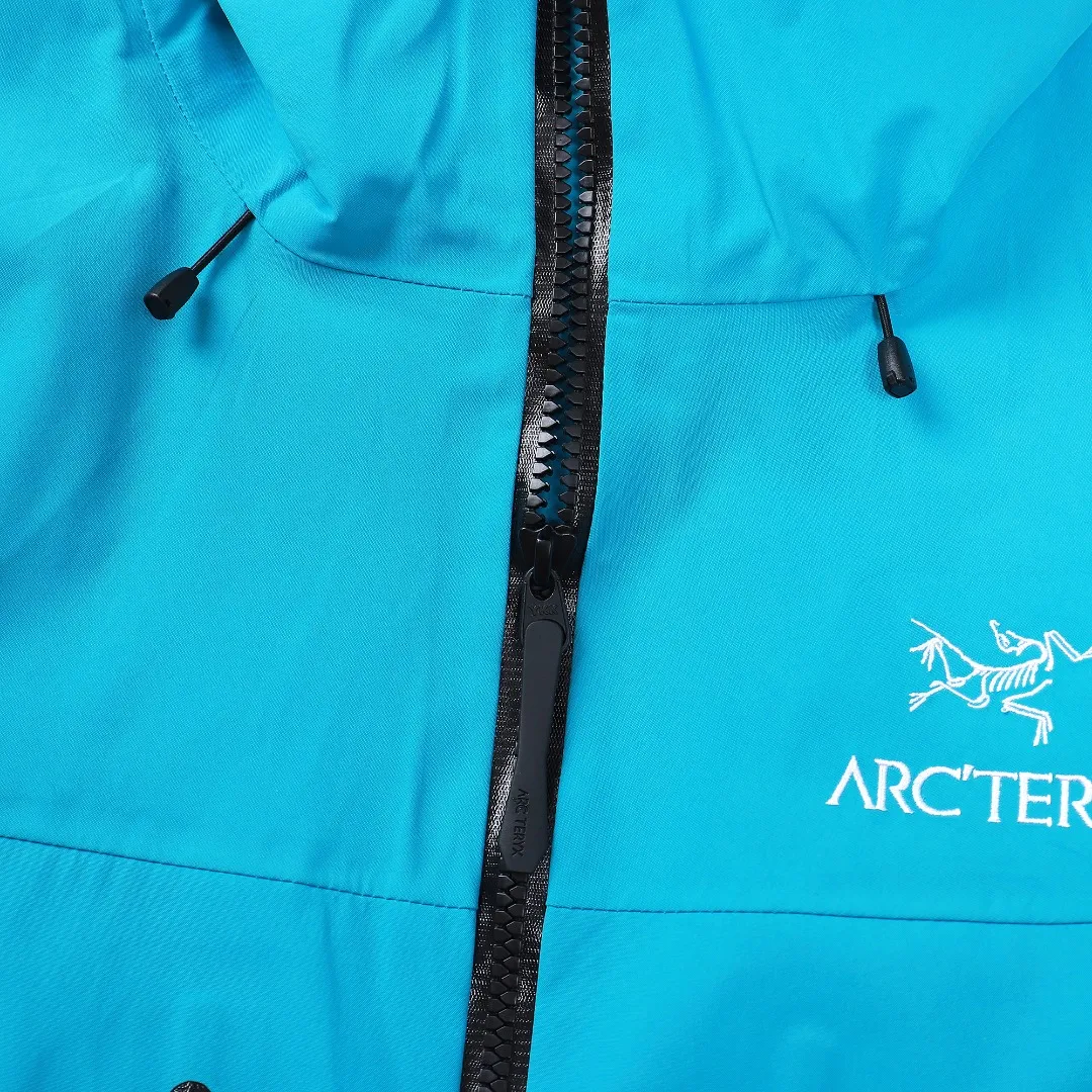 F ARC TERYX 7 SV ❗️ gore-tex ， ， 。 ， 。 YKK ， ， ， 。 ， ， ， + : ✅ RECCO ✅ GORE-TEX 、 、Breathable、 、Wear-Resistant ✅ Series ✅ / / Breathable ✅ ， Wear-Resistant ✅ ， Velcro® ， ✅ ， ！ ， ， ： RECCO ， （ ）， ， ， RECCO ， Storm Hood™ ，VISLON ， Velcro ， Zip-in